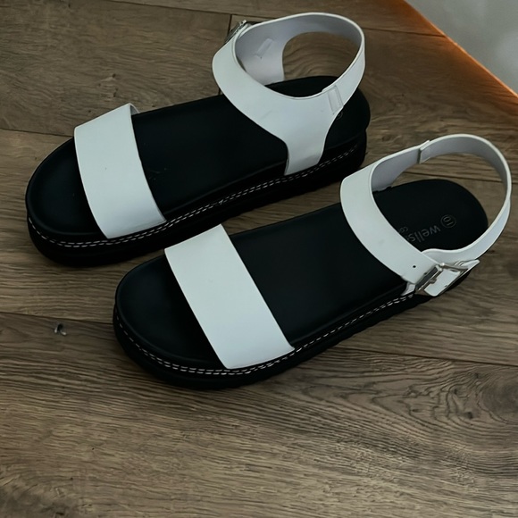 WELLSfount sandal - Picture 1 of 4